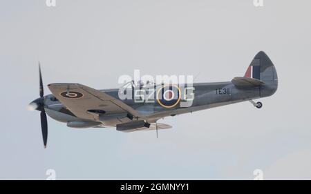 IWM Duxford, Cambridgeshire, UK. 18 September 2021. Flying display begins at The Battle of Britain Air Show on the former RAF site that played a central role as a base for many Spitfire and Hurricane pilots during the Second World War, with Spitfires taking to the air. Credit: Malcolm Park/Alamy Stock Photo