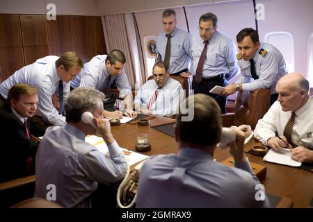 Staff  and  U.S. Secret Service (USSS) discuss security measures aboard Air Force One during the flight from Istanbul, Turkey to Baghdad, Iraq.  National Security Advisor Gen. James 'Jim' Jones and Rahm Emanuel on phones. Official White House Photo by Pete Souza Stock Photo