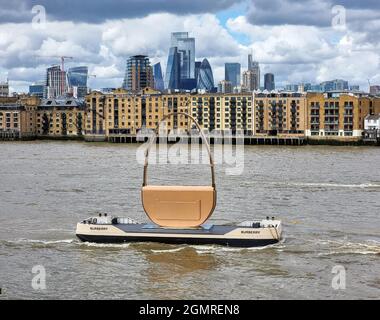 burberry handbag on thames