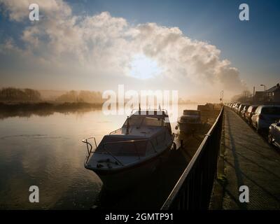 Abingdon, England - 4 December 2019;     Abingdon claims to be the oldest town in England. And this is the view down the Thames towards its classy mar Stock Photo