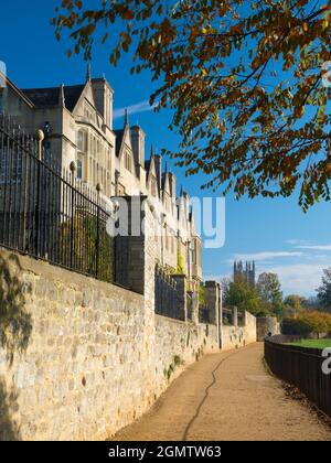 Oxford, England - 19 October 2018;   Deadman's Walk is a scenic public footpath running east-west in central Oxford, England, situated immediately to Stock Photo