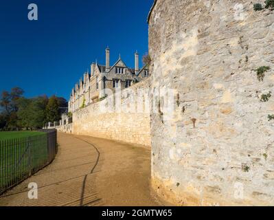 Oxford, England - 19 October 2018;   Deadman's Walk is a scenic public footpath running east-west in central Oxford, England, situated immediately to Stock Photo