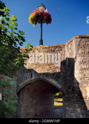 Abingdon, England - 29 July 2019     Abingdon claims to be the oldest town in England. This is part of it its famous medieval stone bridge, on a fine, Stock Photo