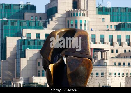 A modern sculpture by Henry Moore - locking pieces - with MI6 Headquarters in the background, Millbank London. I wonder what the sculptor would have m Stock Photo