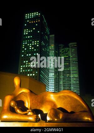 Tsimshatsui Promenade, Hong Kong - April 1985; This public sculpture 'Mother and child' was one of several pieces of modern art by the great Sir Hentr Stock Photo