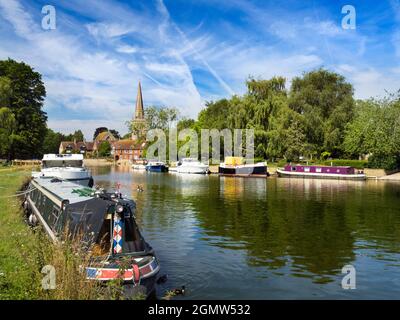 Abingdon, England - 12 July 2020; No people in shot. Saint Helen's Wharf is a noted beauty spot on the River Thames, just upstream of the medieval bri Stock Photo