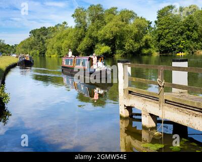 Abingdon in Oxfordshire, England - 12 July 2020; four people in view.  A quintessentially English scene, even during the pandemic. A timeless scene at Stock Photo