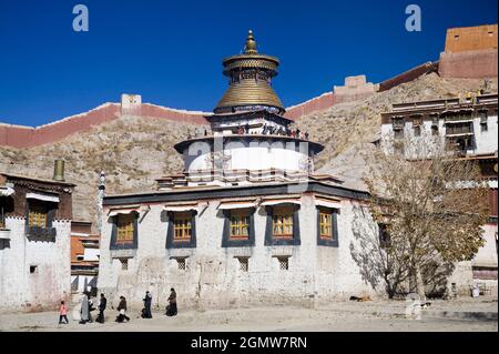 The Palcho Monastery in Gyantse, Tibet dates back to the 9th Century.  The monastery precinct is a complex of structures, which includes its Kumbum (s Stock Photo