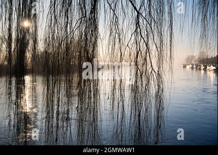 St Helens Wharf, Abingdon, England - 30 December 2019    Saint Helen's Wharf is a noted beauty spot on the River Thames, just upstream of the medieval Stock Photo