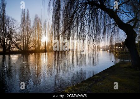 St Helens Wharf, Abingdon, England - 30 December 2019    Saint Helen's Wharf is a noted beauty spot on the River Thames, just upstream of the medieval Stock Photo