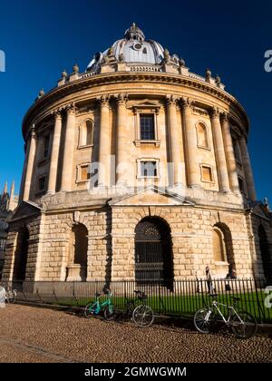 Oxford, England - 30 November 2018   Radcliffe Square lies at the heart of historic Oxford. Centre-stage is taken by the round Radcliffe Camera; this Stock Photo