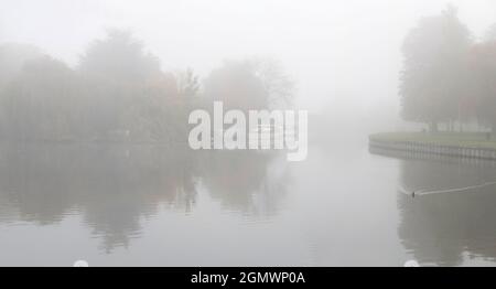 Saint Helen's Wharf is a noted beauty spot on the River Thames, just upstream of the medieval bridge at Abingdon-on-Thames. The wharf was for centurie Stock Photo