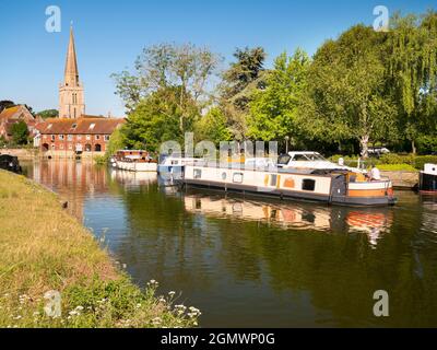 Abingdon, England - 29 July 2019; one person in view.    Abingdon claims to be the oldest town in England. If you walk past its medieval bridge early Stock Photo