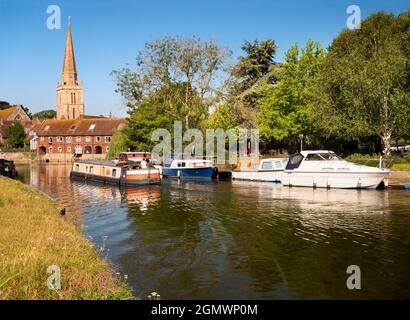 Abingdon, England - 29 July 2019; one person in view.       Abingdon claims to be the oldest town in England. If you walk past its medieval bridge ear Stock Photo