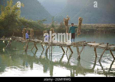 Daily life in Quay Son river Cao Bang province northern Vietnam Stock Photo