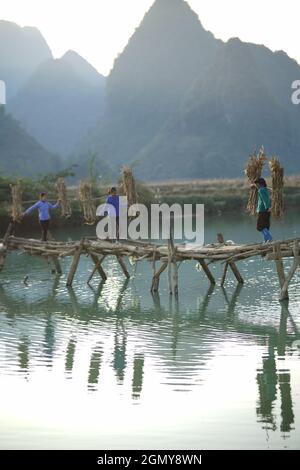 Daily life in Quay Son river Cao Bang province northern Vietnam Stock Photo