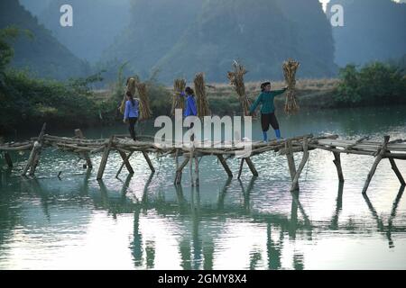 Daily life in Quay Son river Cao Bang province northern Vietnam Stock Photo