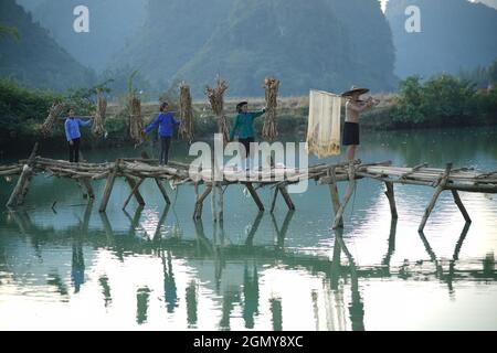 Daily life in Quay Son river Cao Bang province northern Vietnam Stock Photo