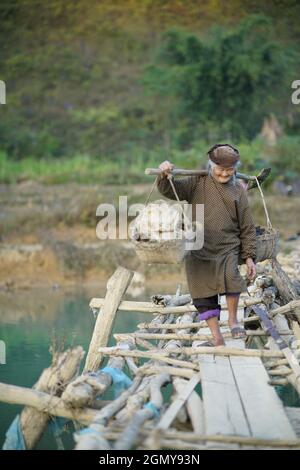 Daily life in Quay Son river Cao Bang province northern Vietnam Stock Photo