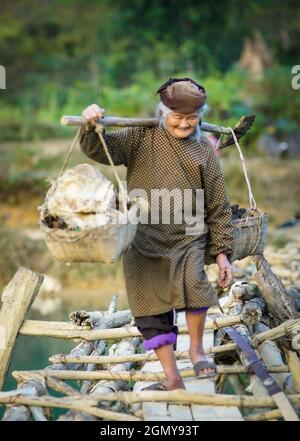 Daily life in Quay Son river Cao Bang province northern Vietnam Stock Photo