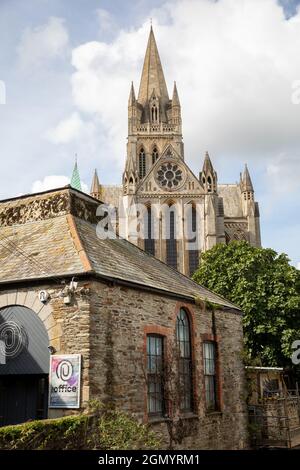 Truro, UK,21st September 2021,People make the most of  the glorious sunshine in Truro, Cornwall, Some were enjoying some retail therapy while others relaxed in Lemon Quay. The Cathedral looked stunning under blue skies. The forecast is for 19C, sunny intervals and a moderate breeze.Credit: Keith Larby/Alamy Live News Stock Photo