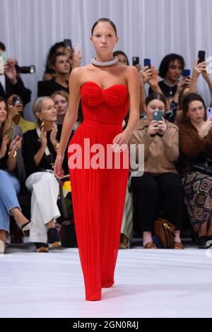 London, UK. 21 September 2021. Model Lila Grace Moss Hack on the catwalk during the Richard Quinn fashion show, held at the Londoner hotel, as part of  London Fashion Week September 2021. Picture date: Tuesday September 21, 2021. Photo credit should read: Matt Crossick/Empics/Alamy Live News Stock Photo