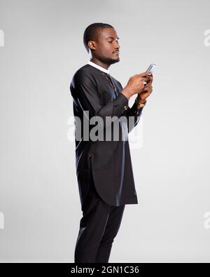 young black man reading something on his phone Stock Photo