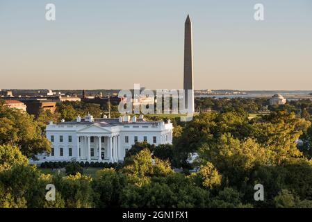 DC skyline with view of the White House and the Washington Monument Stock Photo