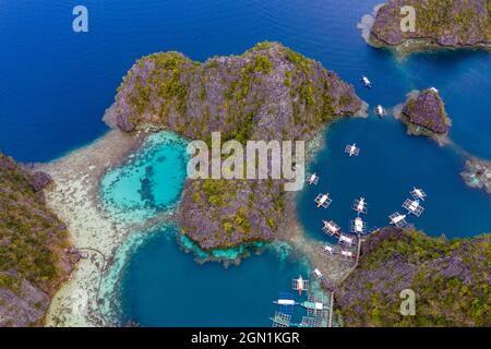 Aerial view of traditional Filipino Banca outrigger canoes lying in the lagoon near Lake Kayangan, Banuang Daan, Coron, Palawan, Philippines, Asia Stock Photo