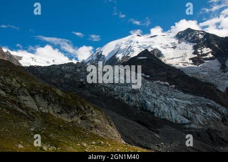 A glacier next to  Nid d'Aigle. The view from a hiking trail near Les Houches and Chamonix, French Alps, France Stock Photo