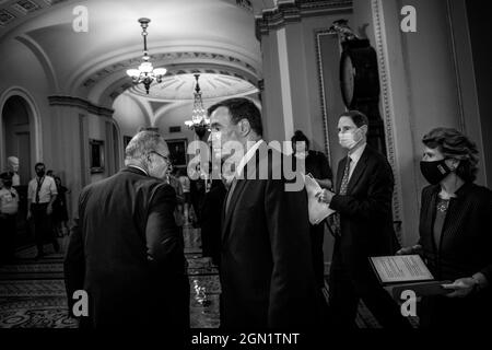 Washington, United States Of America. 21st Sep, 2021. United States Senate Majority Leader Chuck Schumer (Democrat of New York), left, United States Senator Mark Warner (Democrat of Virginia), second from left, United States Senator Ron Wyden (Democrat of Oregon), second from right, and United States Senator Debbie Stabenow (Democrat of Michigan), right, arrive for the Senate Democrat's policy luncheon press conference at the US Capitol in Washington, DC, Tuesday, September 21, 2021. Credit: Rod Lamkey/CNP/Sipa USA Credit: Sipa USA/Alamy Live News Stock Photo