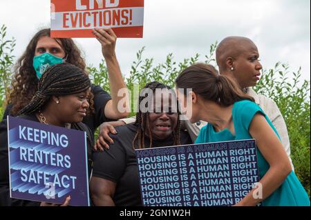 Washington DC, US, 21/09/2021, Vivian Smith, center, of Miami, Florida, cries while being comforted by United States Representative Cori Bush (Democrat of Missouri), left, United States Representative Alexandria Ocasio-Cortez (Democrat of New York), second from right, and United States Representative Ayanna Pressley (Democrat of Massachusetts), right, during a press conference about the Keeping Renters Safe Act of 2021, at the US Capitol in Washington, DC, Tuesday, September 21, 2021. Vivian is a single mother of two children who was evicted last year during the pandemic after her landlord fil Stock Photo