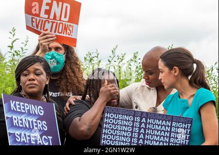 Washington DC, US, 21/09/2021, Vivian Smith, center, of Miami, Florida, cries while being comforted by United States Representative Cori Bush (Democrat of Missouri), left, United States Representative Alexandria Ocasio-Cortez (Democrat of New York), right, and United States Representative Ayanna Pressley (Democrat of Massachusetts), second from right, during a press conference about the Keeping Renters Safe Act of 2021, at the US Capitol in Washington, DC, Tuesday, September 21, 2021. Vivian is a single mother of two children who was evicted last year during the pandemic after her landlord fil Stock Photo