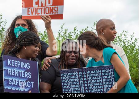 Washington DC, US, 21/09/2021, Vivian Smith, center, of Miami, Florida, cries while being comforted by United States Representative Cori Bush (Democrat of Missouri), left, United States Representative Alexandria Ocasio-Cortez (Democrat of New York), second from right, and United States Representative Ayanna Pressley (Democrat of Massachusetts), right, during a press conference about the Keeping Renters Safe Act of 2021, at the US Capitol in Washington, DC, Tuesday, September 21, 2021. Vivian is a single mother of two children who was evicted last year during the pandemic after her landlord fil Stock Photo