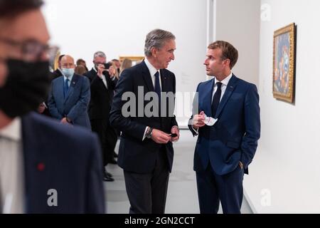 Paris, France on September 21, 2021. Bernard Arnault, CEO of LVMH, his  daughter Delphine Arnault et son fils Antoine Arnault during the opening of  the exhibition of 'The Morozov Collection, Icons of