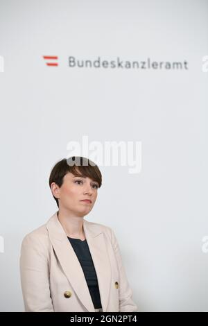 Vienna, Austria. 22nd Sep, 2021. Press lounge after the Council of Ministers club chairwoman Sigrid Maurer (the Greens). Topic: Digitization and 3G rule (Tested vaccinated recovery).  Credit: Franz Perc/Alamy Live News Stock Photo