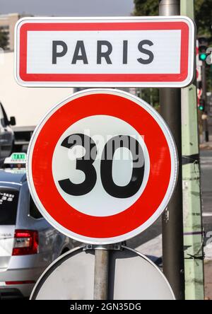 PARIS INTRODUCES CITYWIDE 30KMH SPEED LIMIT Stock Photo