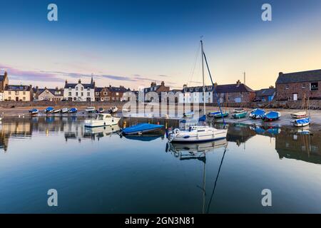 Sunrise at Stonehaven, a picturesque harbour town in Aberdeenshire lying to the south of Aberdeen on Scotland's north east coast. Stock Photo