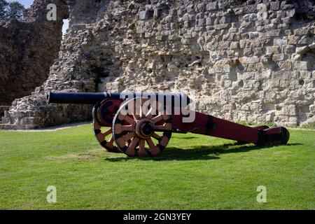 PEVENSEY, ENGLAND - SEPTEMBER 18th, 2021: Pevensey gun, a canon from the sixtennth century in Pevensey Castle Stock Photo