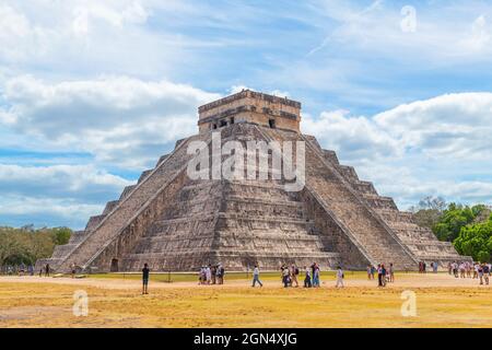 Group of tourists by mayan Kukulkan pyramid in Chichen Itza, Mexico. Stock Photo