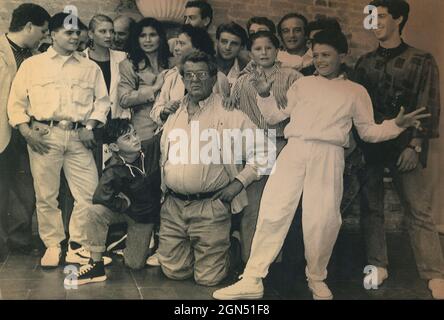 Italian moviemaker and actor Nanny Loy with the cast of the movie Scugnizzi - Street Boys, 1989 Stock Photo
