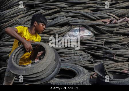 Dhaka, Bangladesh. 22nd Sep, 2021. A child worker Md Nahid 12 Years Old seen sorting for recycle at Tyre recycling scram yard in Dhaka City. Credit: SOPA Images Limited/Alamy Live News Stock Photo