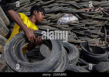 Dhaka, Bangladesh. 22nd Sep, 2021. A child worker Md Nahid 12 Years Old seen sorting for recycle at Tyre recycling scram yard in Dhaka City. Credit: SOPA Images Limited/Alamy Live News Stock Photo