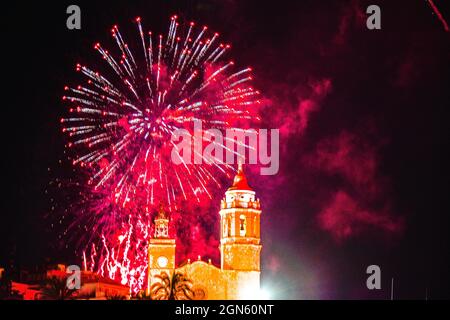 Sitges Cataluña España castillo de fuegos atlificiades de la fiesta de santa tecla 2021 Stock Photo