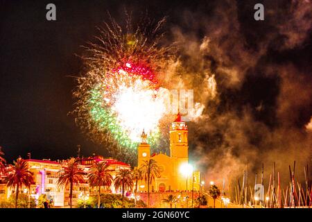 Sitges Cataluña España castillo de fuegos atlificiades de la fiesta de santa tecla 2021 Stock Photo