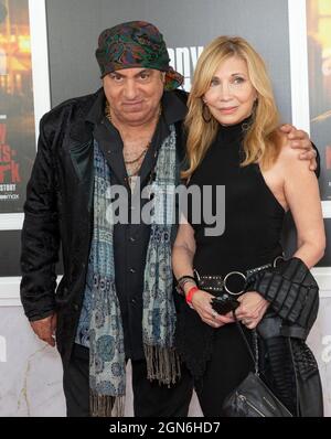 New York, USA. 22nd Sep, 2021. Steven Van Zandt, Maureen Van Zandt attend premiere of The Many Saints of Newark movie at Beacon Theatre in New York on September 22, 2021. (Photo by Lev Radin/Sipa USA) Credit: Sipa USA/Alamy Live News Stock Photo