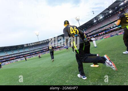 MELBOURNE, AUSTRALIA - NOVEMBER 01: Australian team runs out into the grounds during the Twenty20 International cricket match between Australia and Sri Lanka at The Melbourne Cricket Ground on November 01, 2019 in Melbourne, Australia.  Credit: Dave Hewison/Alamy Live News Stock Photo