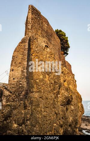 The Norman castle (1076) in Aci Castello, Catania, Sicily, Italy. It stands on a high basalt (lava) outcrop and is based on a 7c Byzantine fortress Stock Photo