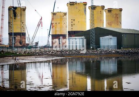 The platform support legs of a decommissioned oil rig anchored in the Cromarty Firth, Invergordon. Picture date: Friday September 10, 2021. Stock Photo
