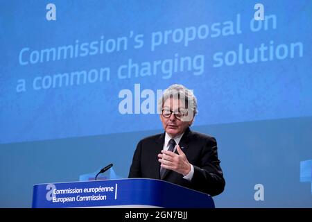 Brussels, Belgium. 23rd Sep, 2021. Press conference by Thierry BRETON, European Commissioner for Internal Market on a common charging solution for electronic devices in Brussels, Belgium, 23 September 2021. Credit: ALEXANDROS MICHAILIDIS/Alamy Live News Stock Photo